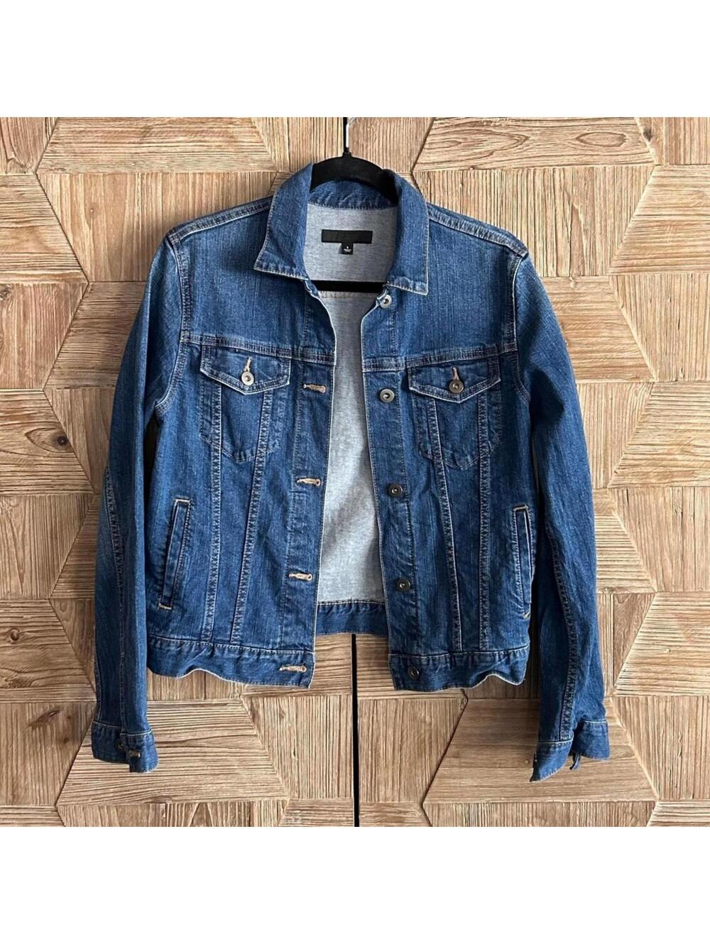 Uniqlo Women's Classic Blue Denim Trucker Jacket Size Small Casual Button Front